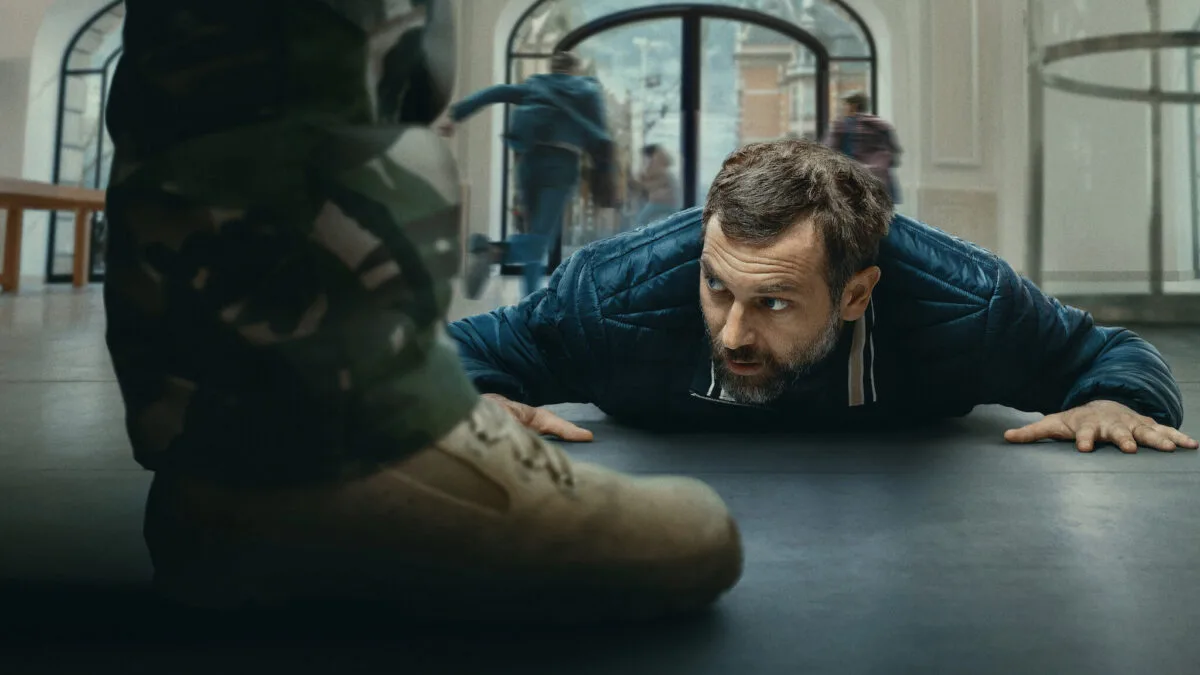 Thriller som visar intensiv konfrontation mellan två män i institutionsmiljö på Viking IPTV.RetryClaude can make mistakes. Please double-check responses.